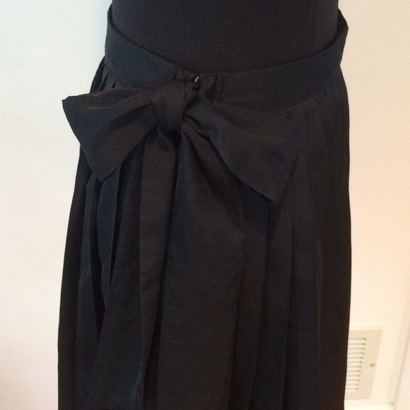 Pleated Skirt with Bow - Picture 2 of 3